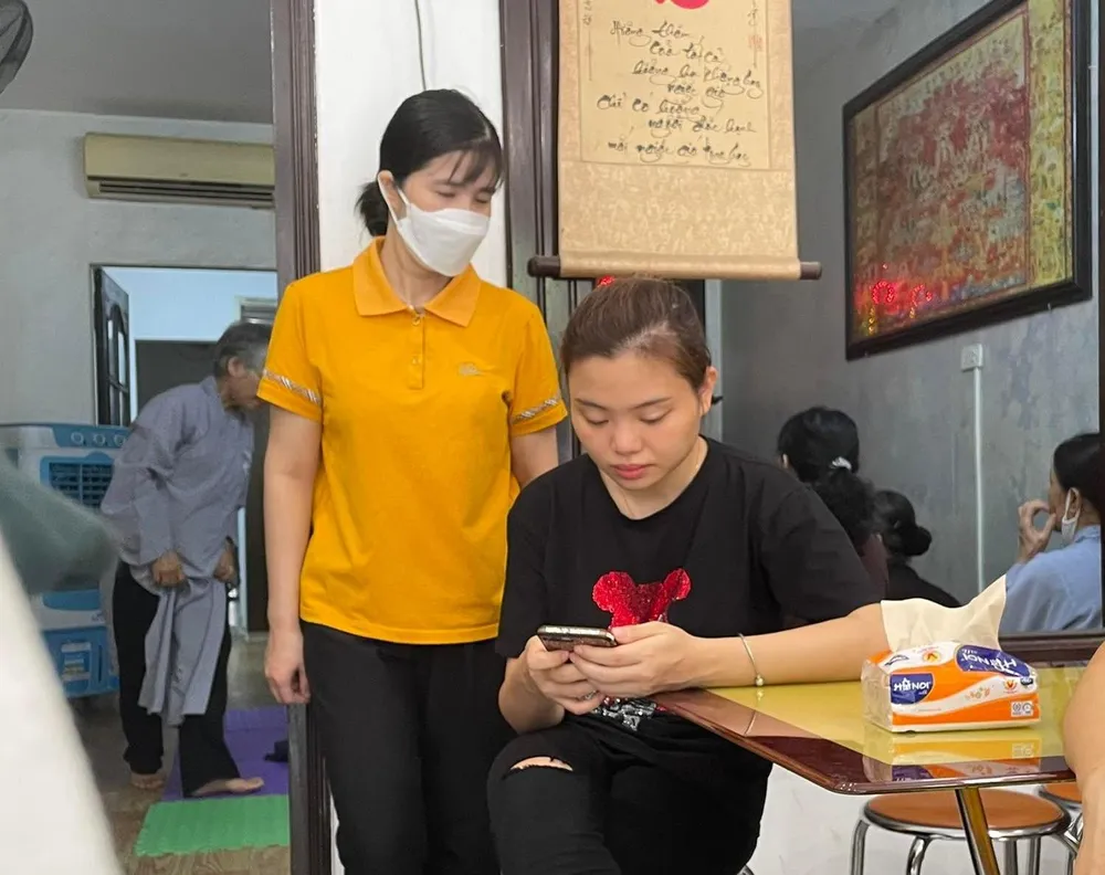 Chị Tống Hoàng Yến, chị gái của chiến sỹ Nguyễn Đình Phúc. Ảnh: NHƯ LOAN Chị Tống Hoàng Yến, chị gái của chiến sỹ Nguyễn Đình Phúc. Ảnh: NHƯ LOAN