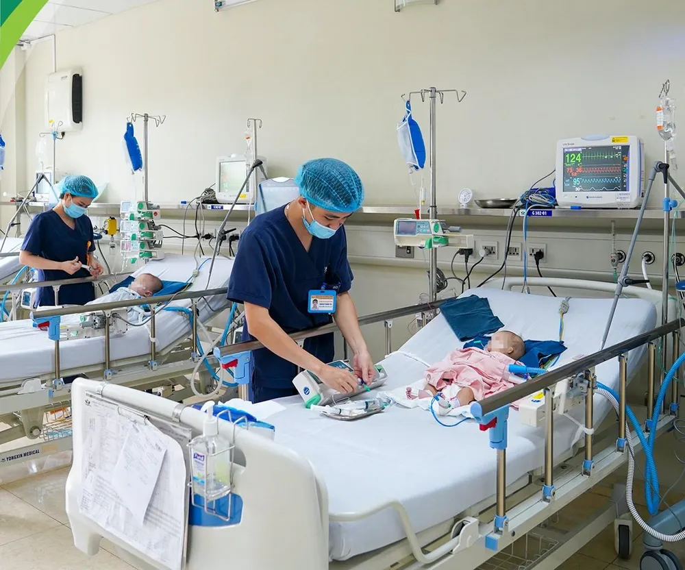 Trẻ mắc Adenovirus được điều trị tại BV Nhi Trung Ương. Ảnh: BVCC Trẻ mắc Adenovirus được điều trị tại BV Nhi Trung Ương. Ảnh: BVCC