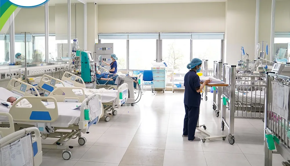 Bệnh nhi hen phế quản đang được điều trị lọc máu tại khoa điều trị tích cực nội khoa.