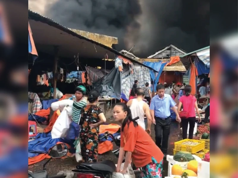 Vụ cháy chợ tại huyện Sóc Sơn, Hà Nội xảy ra vào năm 2018. Ảnh: PLO cháy chợ