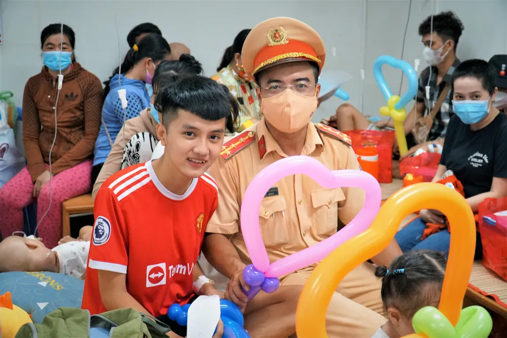 Đây là hoạt động hết sức ý nghĩa nhằm chia sẻ, động viên các em vượt qua bệnh tật, vươn lên trong cuộc sống. Đồng thời, mang lại một ngày Quốc tế thiếu nhi 2022 đầm ấm, vui vẻ.