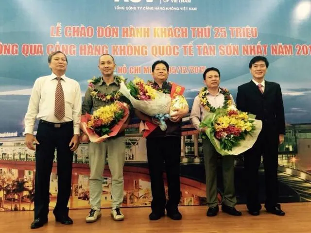 Sân bay Tân Sơn Nhất đón hành khách thứ 25 triệu ảnh 1 Sân bay Tân Sơn Nhất đón hành khách thứ 25 triệu ảnh 1