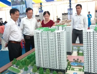 Siết tín dụng bất động sản ảnh hưởng nhiều thị trường khác ảnh 1