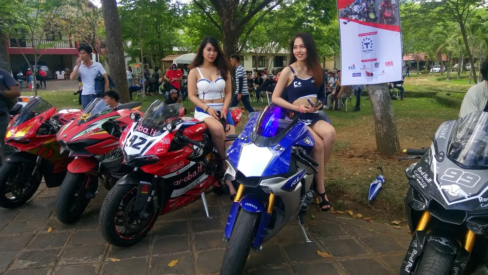 Bóng hồng làm 'nóng' đại hội mô tô lớn nhất Việt Nam ảnh 3