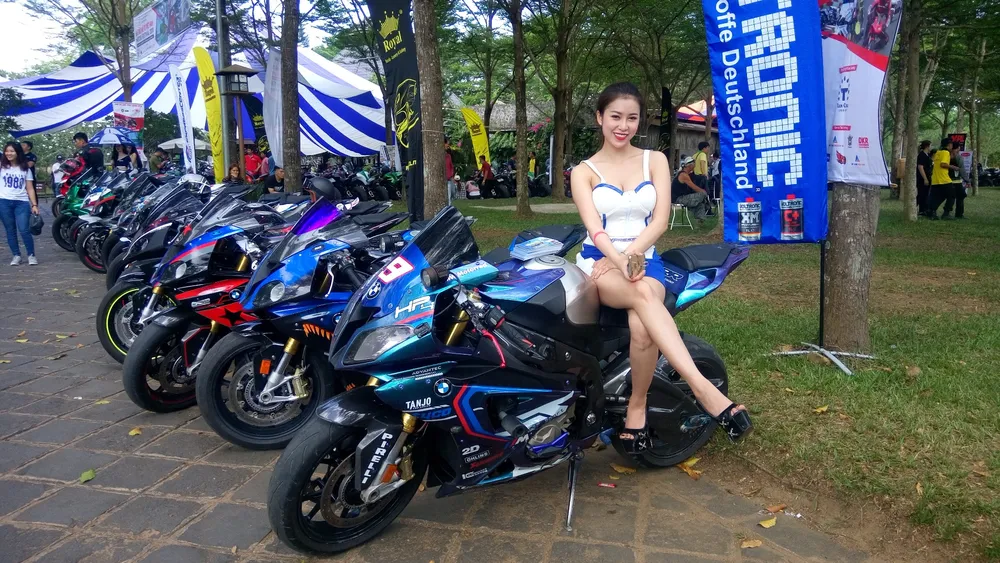 Bóng hồng làm 'nóng' đại hội mô tô lớn nhất Việt Nam ảnh 1