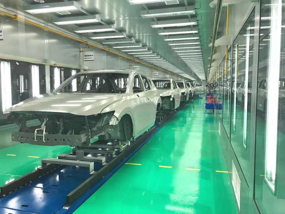 Bộ Tài chính đề xuất phương án không thực hiện giảm mức thu lệ phí trước bạ đối với ô tô lắp ráp trong nước do chính sách làm giảm thu ngân sách và nguy cơ bị các nước khởi kiện. Ảnh: QH lệ phí trước bạ ô tô