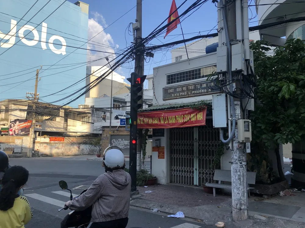 Chùm ảnh: Nhiều chốt bảo vệ dân phố bỏ không, chiếm vỉa hè ảnh 7 Chùm ảnh: Nhiều chốt bảo vệ dân phố bỏ không, chiếm vỉa hè ảnh 7