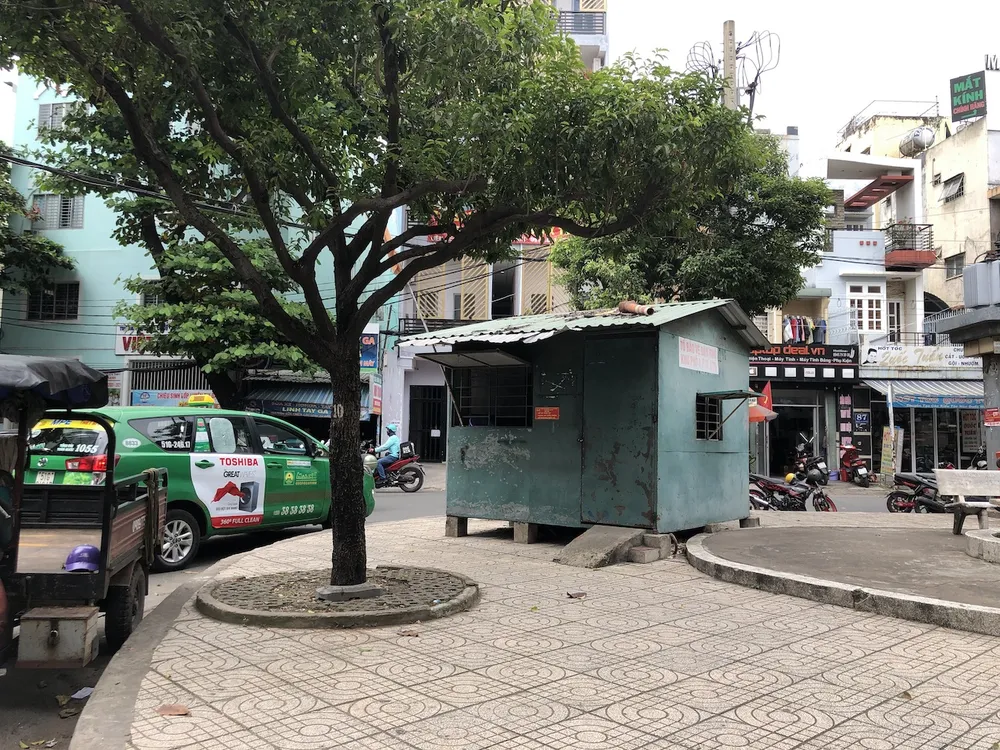 Chùm ảnh: Nhiều chốt bảo vệ dân phố bỏ không, chiếm vỉa hè ảnh 5 Chùm ảnh: Nhiều chốt bảo vệ dân phố bỏ không, chiếm vỉa hè ảnh 5