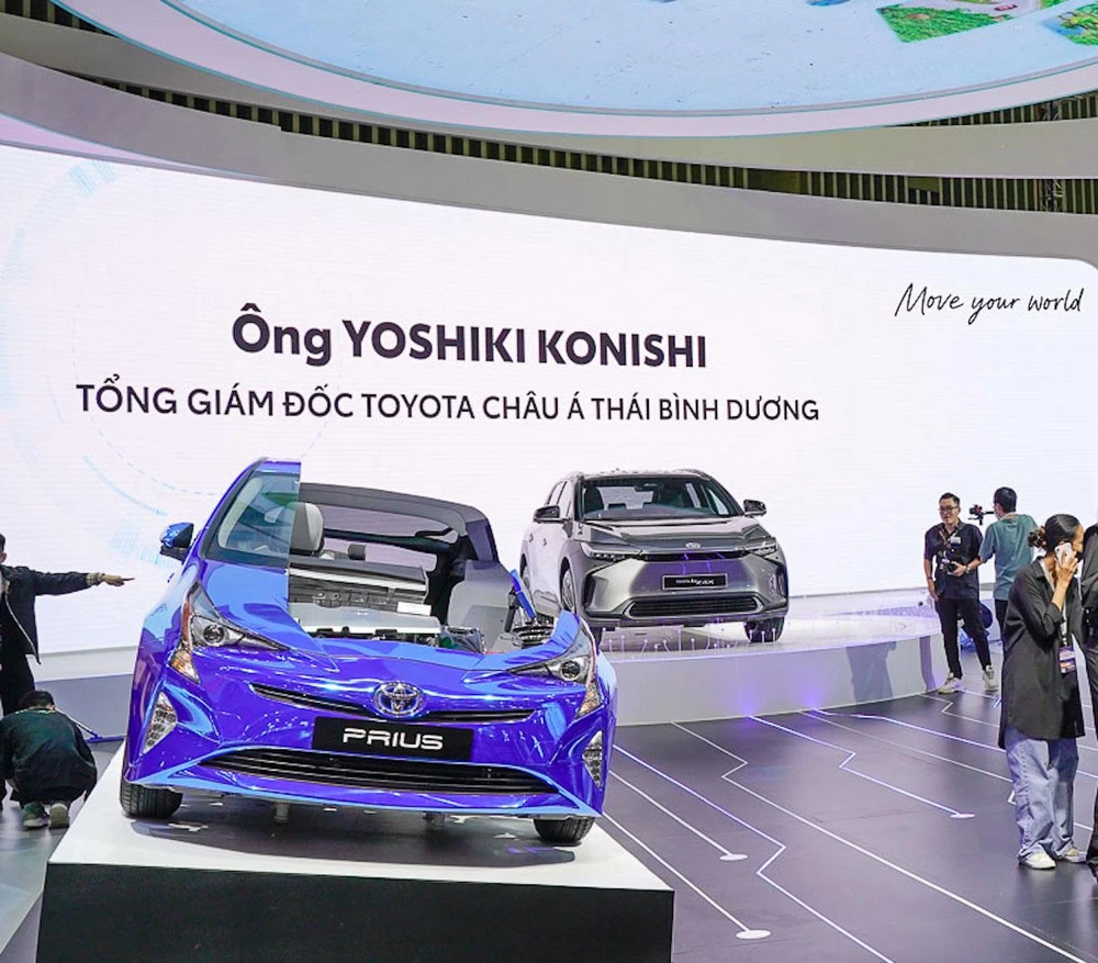 Trưng bày mẫu xe điện độc lạ của Toyota