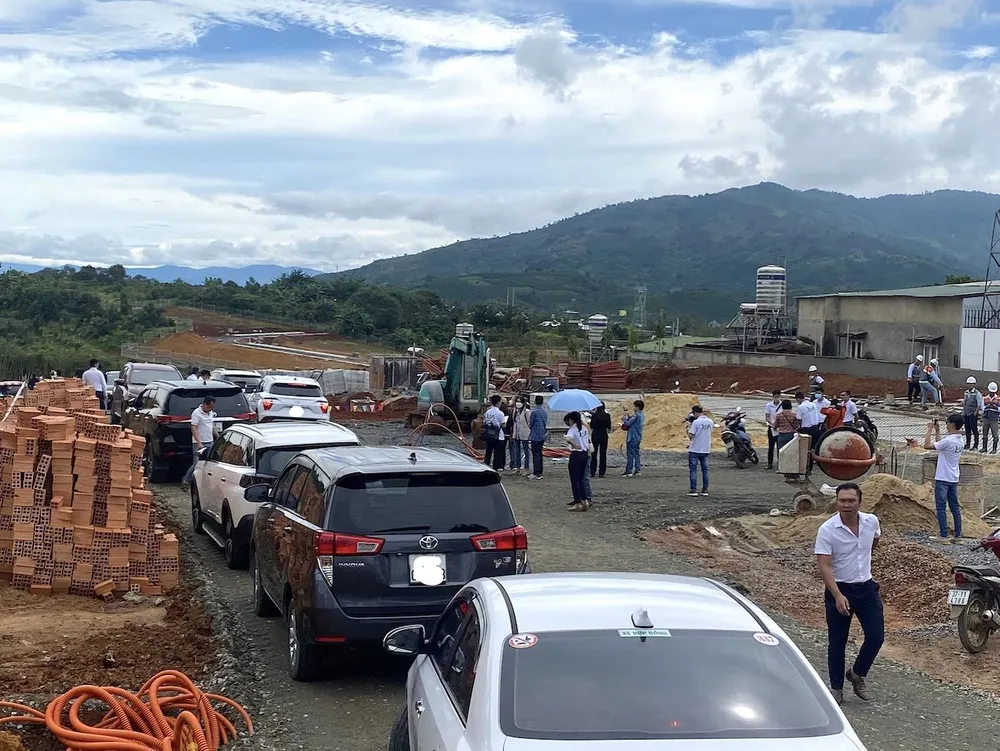 Tình trạng đầu cơ trục lợi lướt cọc đẩy giá đất kiếm lợi nhuận từng xảy ra ở những lần đấu giá đất trước đây. Ảnh minh họa: QH hinh-sot-dat-bao-loc3.jpg