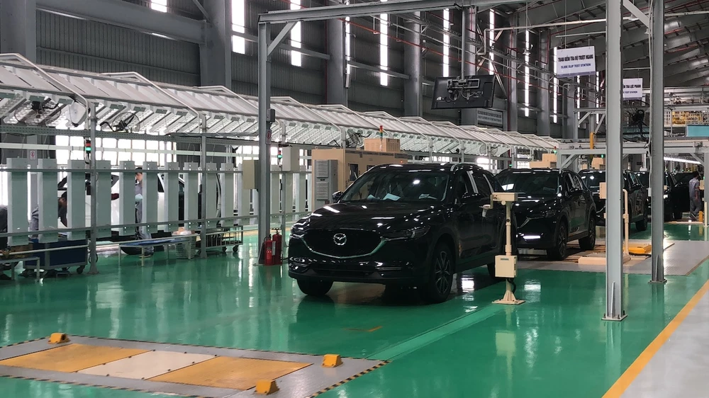 Các doanh nghiệp ô tô kiến nghị giảm 50% lệ phí trước bạ với ô tô sản xuất, lắp ráp trong nước trong khoảng thời gian phù hợp. Ảnh minh hoạ: QH