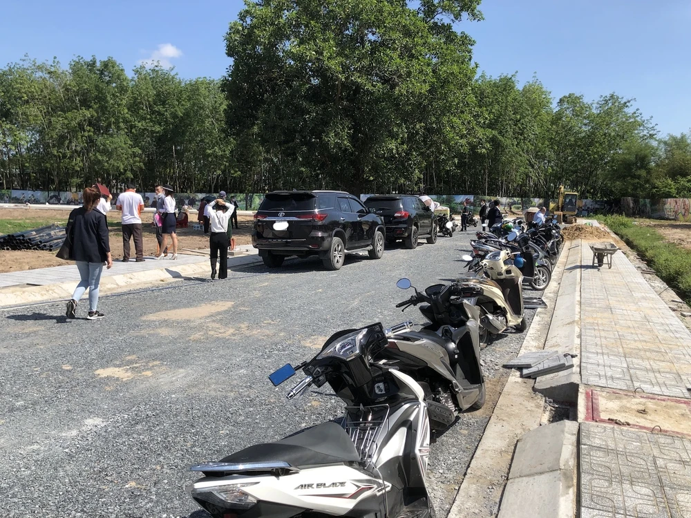 Lượng giao dịch thành công nhiều nhất và cũng giảm mạnh nhất trong 6 tháng đầu năm 2023 chủ yếu tập trung vào phân khúc đất nền.