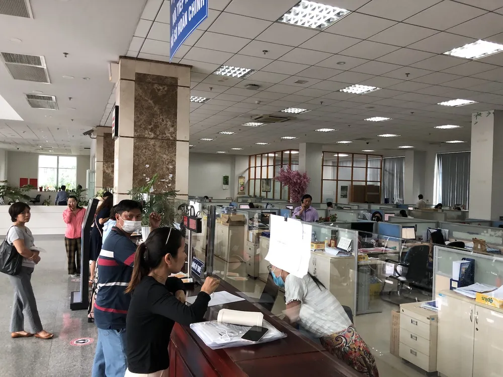 Hoạt động chứng khoán phái sinh là tỷ lệ đòn bẩy rất lớn, gấp nhiều lần vốn, giao dịch mua, bán lên tới hàng trăm lần mỗi ngày dẫn tới doanh thu cao. Ảnh minh họa: Quang Huy Hoạt động chứng khoán phái sinh là tỷ lệ đòn bẩy rất lớn, gấp nhiều lần vốn, giao dịch mua, bán lên tới hàng trăm lần mỗi ngày dẫn tới doanh thu cao. Ảnh minh họa: Quang Huy