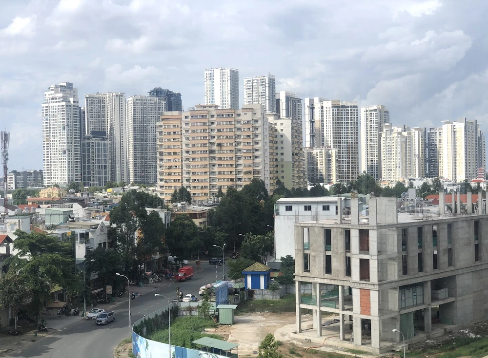 Tốc độ đô thị hóa mạnh khiến nhu cầu ở thực tiếp tục tăng trưởng, do đó dư địa của các dự án căn hộ chung cư là rất lớn. Ảnh: QH