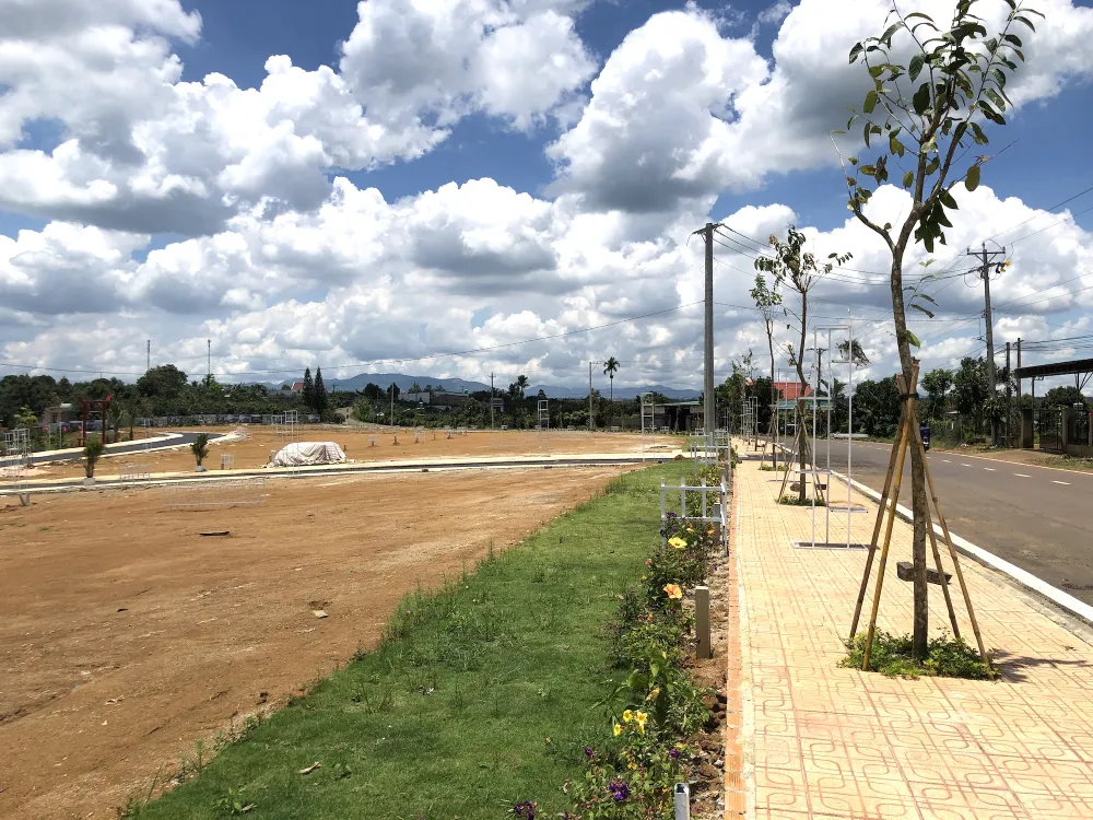 Theo Luật kinh doanh bất động sản mới, "cấm" phân lô, bán nền thuộc khu vực phường, quận, thành phố của đô thị loại đặc biệt, loại I, II, III. luật kinh doanh bất động sản