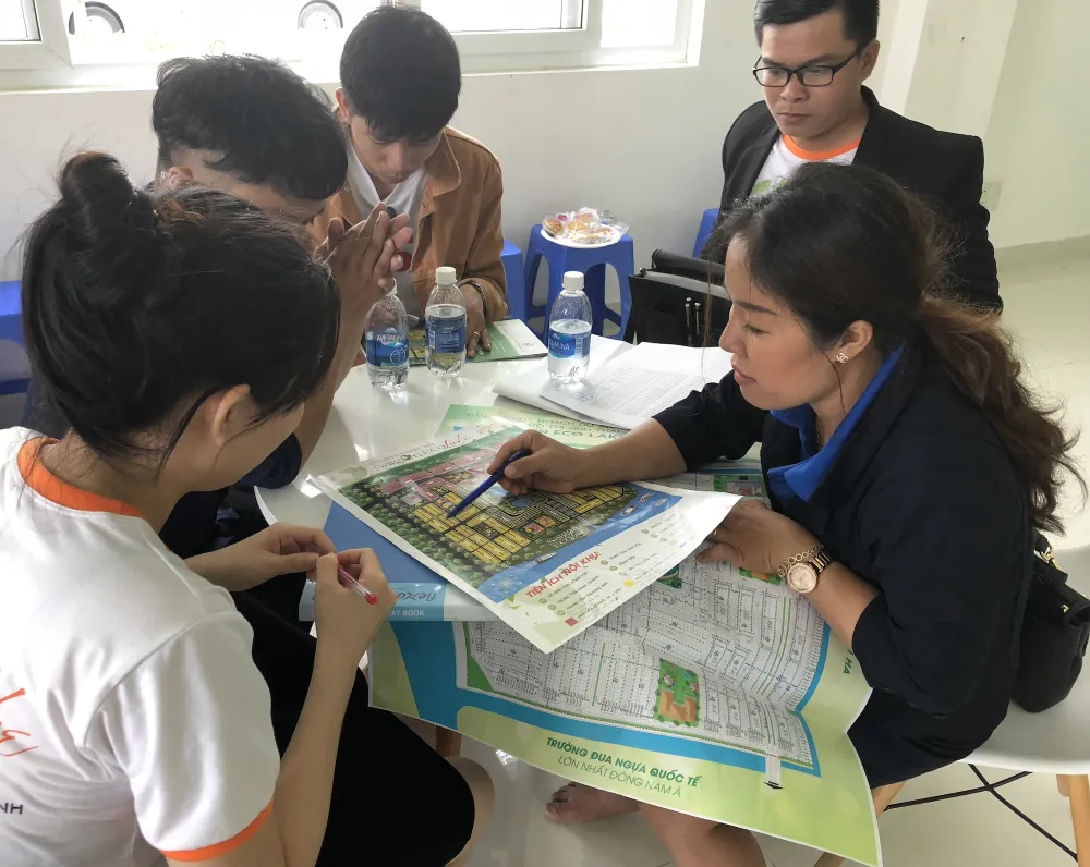 Dự thảo Nghị định quy định Kinh doanh bất động sản quy mô nhỏ, dưới quy mô nhỏ là tổng doanh thu không quá 300 tỉ đồng và có số lần bán, chuyển nhượng không quá 10 lần trong một năm. Ảnh: QH bất động sản