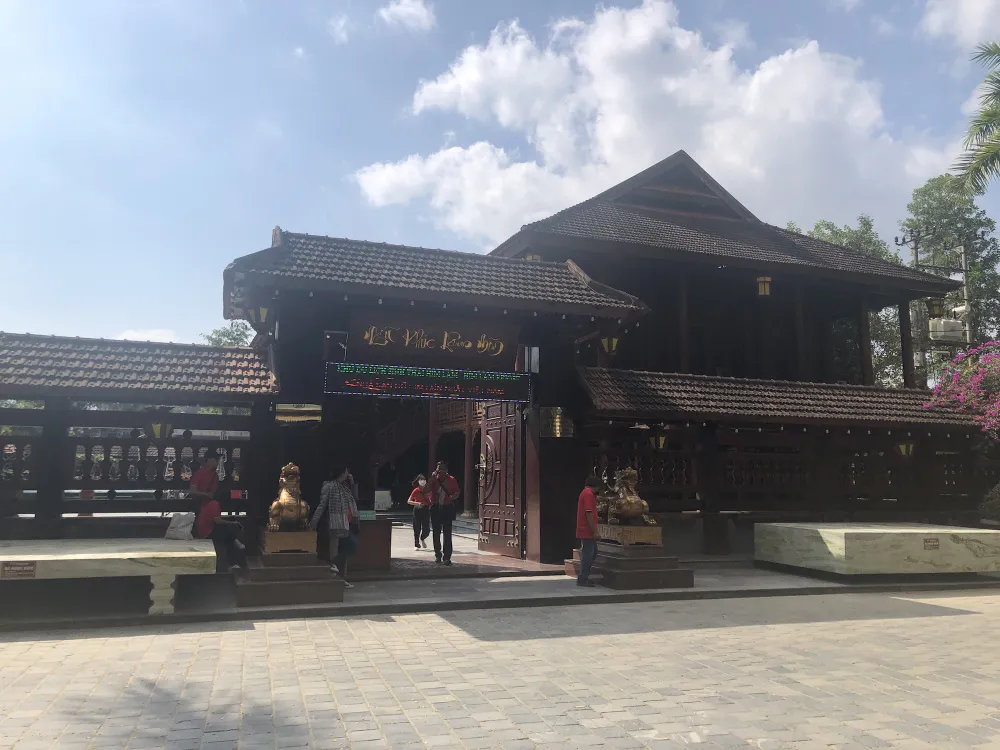 Cổng chính nhà sàn nha-san-lon-nhat-viet-nam-go-lim19-166.jpg
