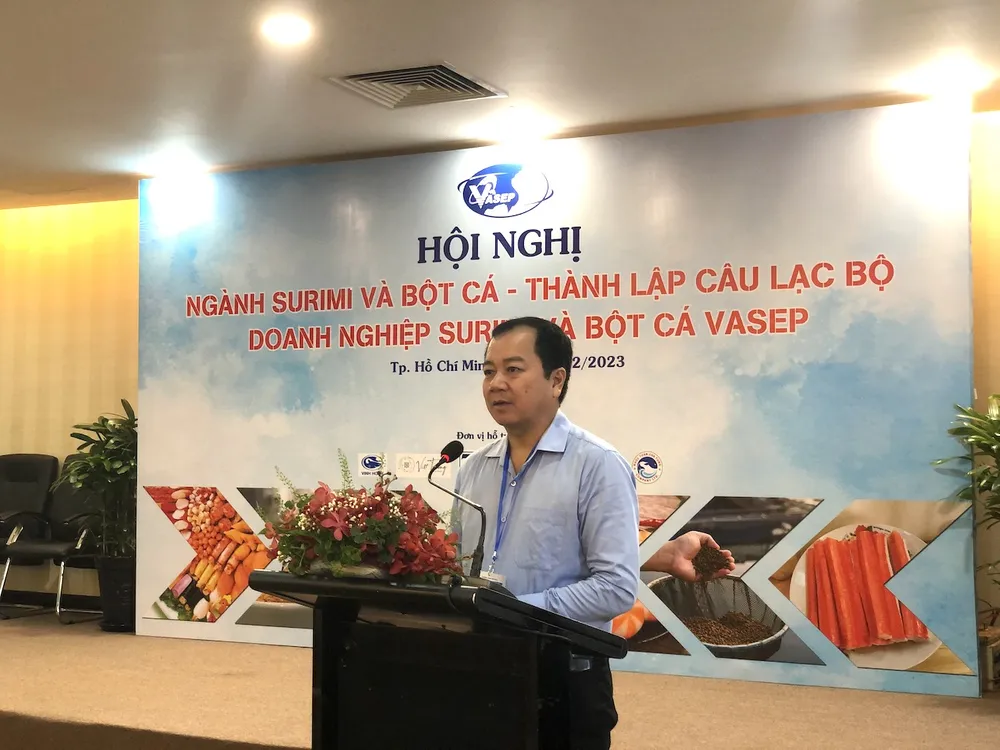 Ông Trần Đình Luân, Cục trưởng Cục Thủy sản cho biết thành lập CLB doanh nghiệp Surimi và Bột cá VASEP giúp liên kết hoạt động, giúp nhau nâng cao giá trị, chất lượng của sản phẩm surimi, bột cá của Việt Nam. surimi-xuat-khau-ong-luan-9664.jpg