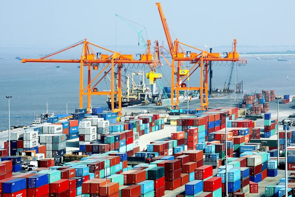 Các doanh nghiệp nước ngoài góp ý Việt Nam cần tiếp tục đẩy mạnh tháo gỡ rào cản hành chính, tạo môi trường kinh doanh hiệu quả. Ảnh: QH hai-quan-tphcm-cat-lai2.jpg