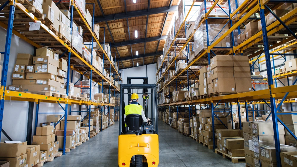 Khu vực dịch vụ dẫn đầu về số lượng doanh nghiệp thành lập mới với 16.600 doanh nghiệp thành lập mới trong 2 tháng đầu năm 2024, tăng 12% so với cùng kỳ năm ngoái. Ảnh: QH doanh-nghiep-thanh-lap-moi-tro-lai-hoat-dong.png