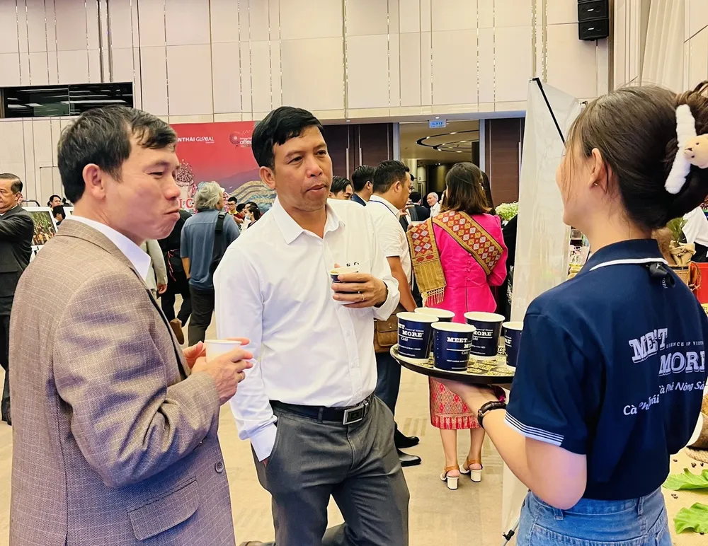 Giá cà phê trong nước tăng cao khiến các doanh nghiệp chế biến cà phê xuất khẩu gặp nhiều khó khăn vì giá xuất khẩu. Ảnh: QH gia-ca-phe-tang.jpg