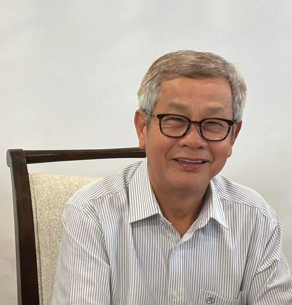 Chuyên gia cà phê Nguyễn Quang Bình dự báo giá cà phê khó quay lại mức giá đỉnh, giá nếu giảm sẽ vẫn ở mức cao hơn so với mức giá "đáy" trước đó. giá cà phê