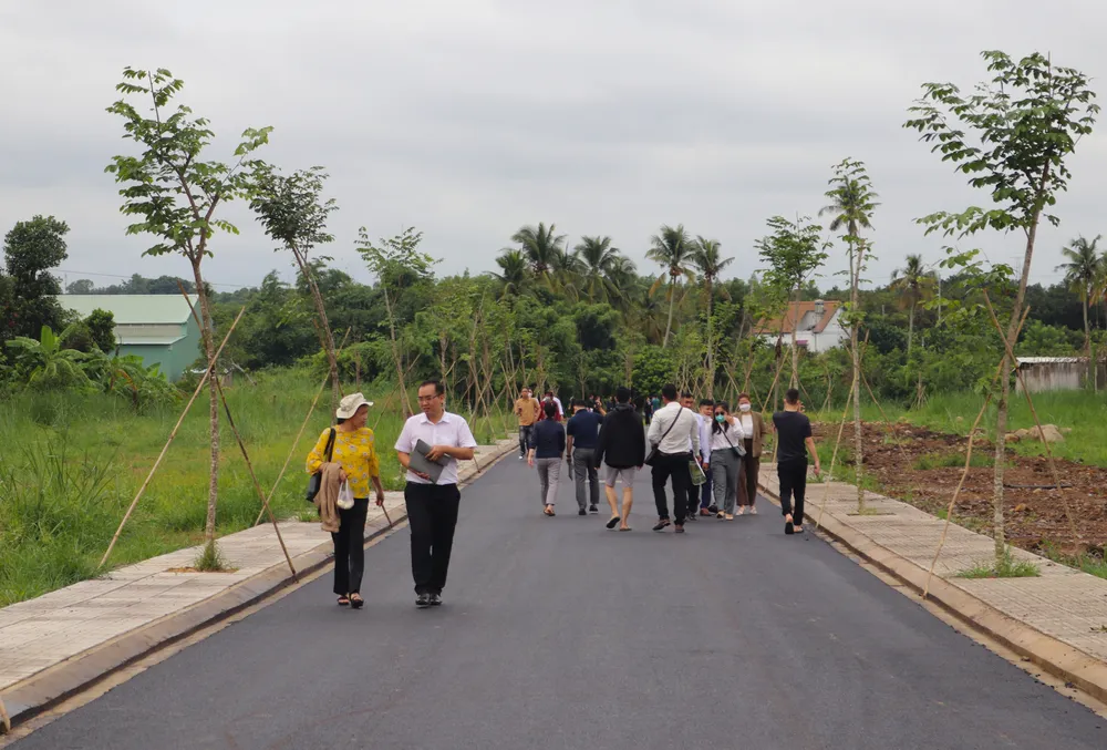 Lượng giao dịch thành công tăng nhờ lý do nhiều nhà đầu tư đất nền chấp nhận giảm giá để thoát hàng nhanh. Ảnh: QH Lượng giao dịch thành công tăng nhờ lý do nhiều nhà đầu tư đất nền chấp nhận giảm giá để thoát hàng nhanh. Ảnh: QH