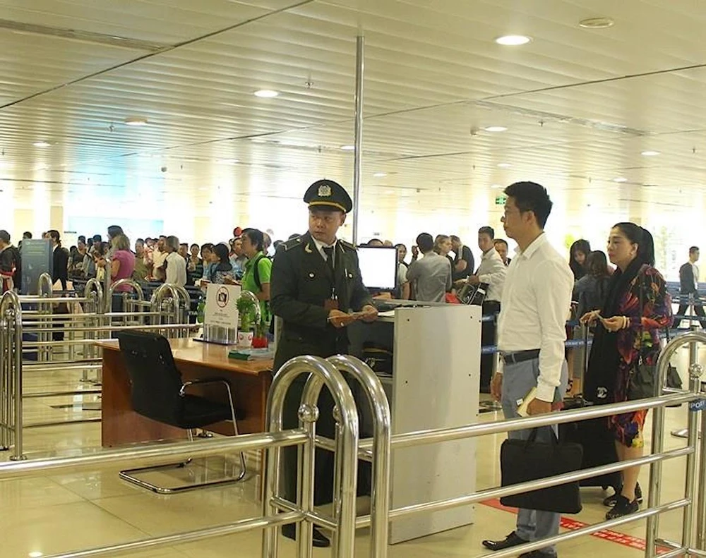 Cá nhân là người đại diện theo pháp luật doanh nghiệp đang bị cưỡng chế thuế vẫn nợ thuế sẽ bị tạm hoãn xuất cảnh. Ảnh minh họa: PHONG ĐIỀN no-thue-xuat-nhap-canh.jpg