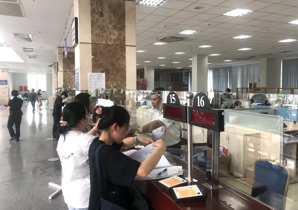 Cơ quan thuế cần đảm bảo thông báo nợ thuế và tạm hoãn xuất cảnh đến tận tay giám đốc, đại diện pháp luật trước khi họ xuất cảnh. Ảnh: QH tạm hoãn xuất cảnh