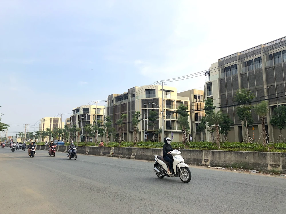 Giá nhà phố, biệt thự đắt tiền trên mức 30 tỉ đồng/căn chiếm hơn 77% nguồn cung mở bán mới nửa đầu năm. Ảnh: QH giá nhà phố tphcm