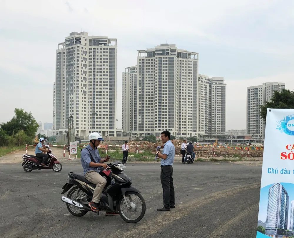 Theo các ý kiến góp ý khi bảng giá đất điều chỉnh của TP.HCM vẫn chưa được ban hành thì bảng giá đất hiện hành (tạm gọi lại bảng giá đất cũ) vẫn còn hiệu lực đến 31-12-2025. Ảnh: QH bang-gia-dat-tphcm-3.JPG