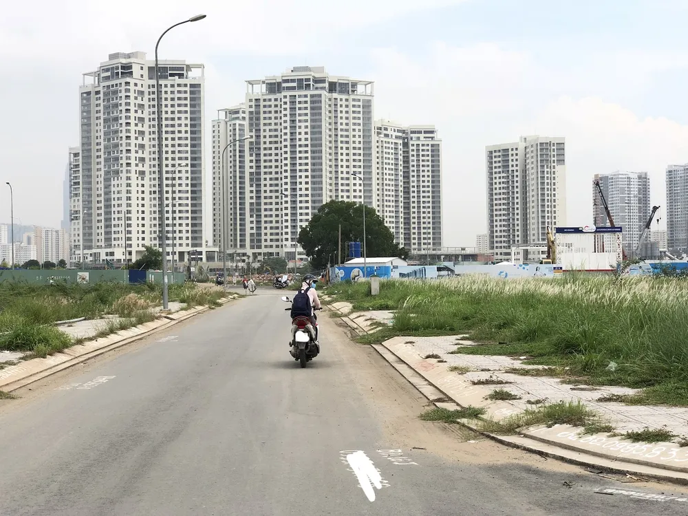 Việc sớm ban hành dự thảo bảng giá đất điều chỉnh còn giúp tháo gỡ ách tắc cho nhiều hồ sơ đã nộp tại cơ quan thuế từ ngày 1-8-2024 đến nay. Ảnh: QH bảng giá đất tphcm