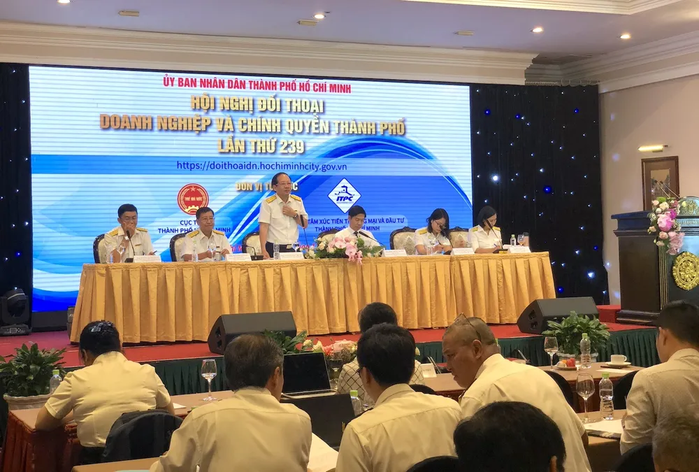 Lãnh đạo Cục Thuế TP.HCM cho biết tại Hội nghị đối thoại sắp tới, Tổng cục Thuế và 5 cục thuế tỉnh thành phía Nam sẽ giải quyết gỡ từng vướng mắc mà doanh nghiệp đặt câu hỏi. Trong hình hội nghị đối thoại doanh nghiệp và chính quyền TP.HCM được tổ chức thường niên. Ảnh: QH tổng cục thuế