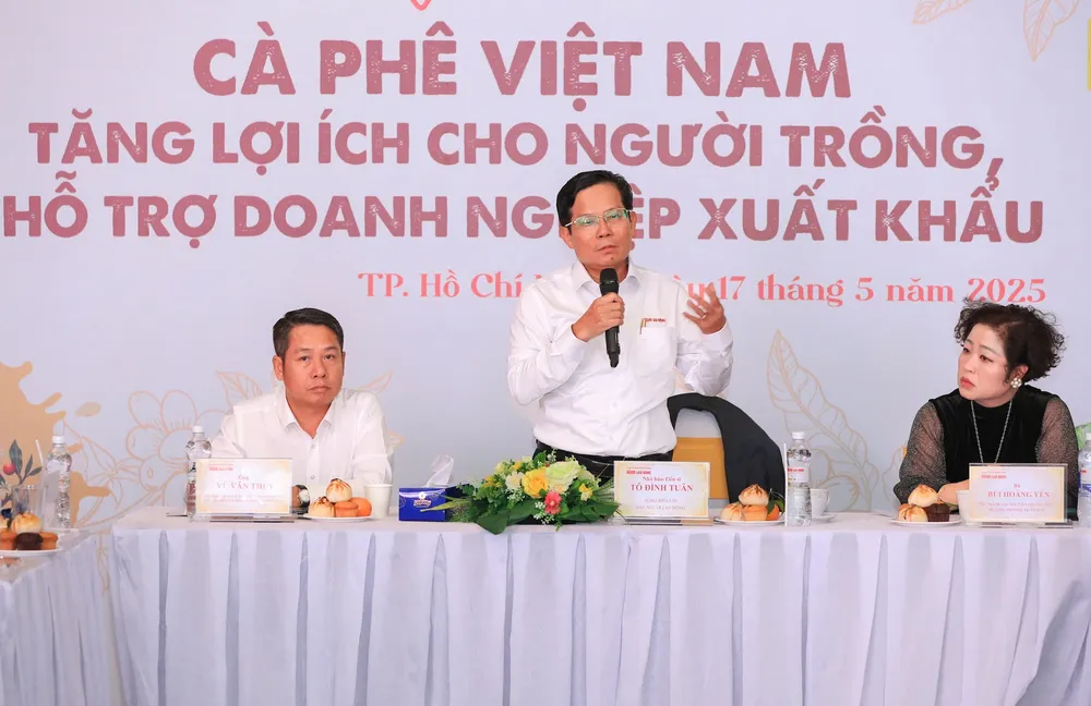 Các chuyên gia, doanh nghiệp đã đưa ra nhiều giải pháp tâm huyết, tập trung vào việc nâng cao giá trị gia tăng cho cà phê Việt. ca-phe-Viet-xk3.jpg