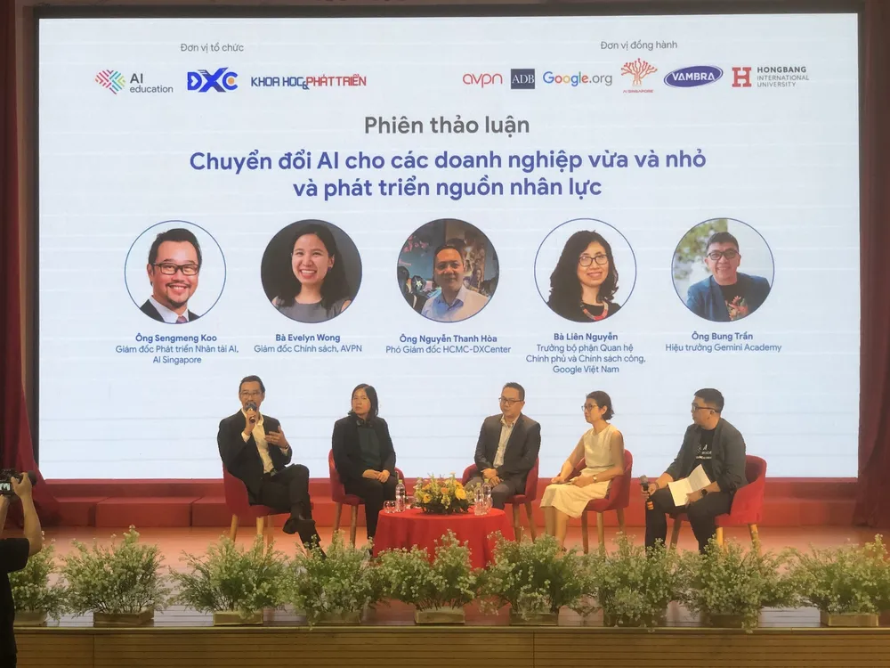 Các chuyên gia, doanh nghiệp cho biết nhiều doanh nghiệp nhỏ và vừa còn rất thận trọng khi đầu tư đào tạo kỹ năng AI do chưa hình dung rõ hiệu quả. Ảnh: QH kỹ năng AI