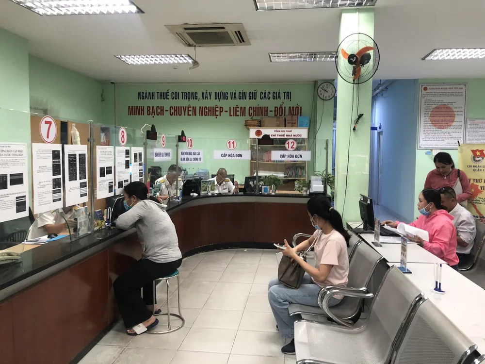 cán bộ nghỉ việc