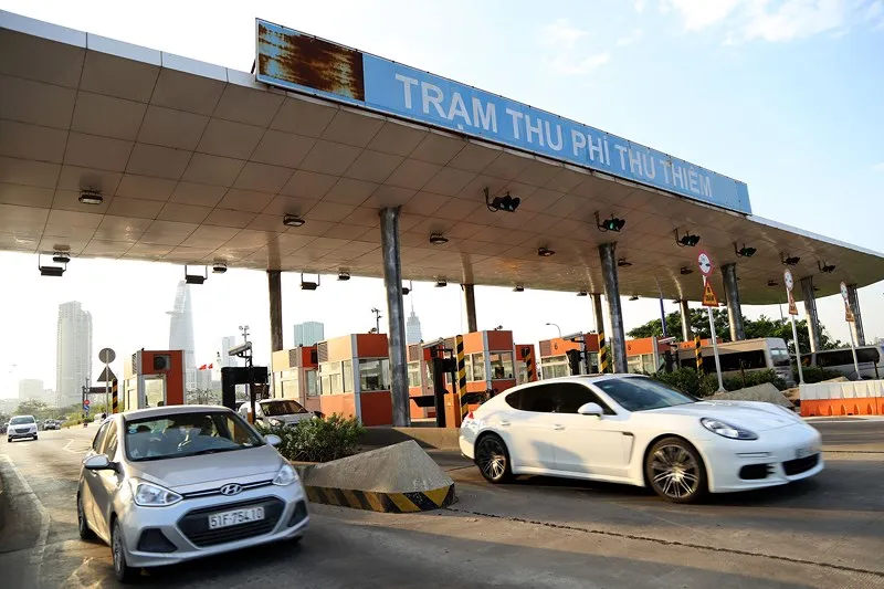 Tháo dỡ trạm thu phí hầm Thủ Thiêm trước Tết Nguyên đán ảnh 1