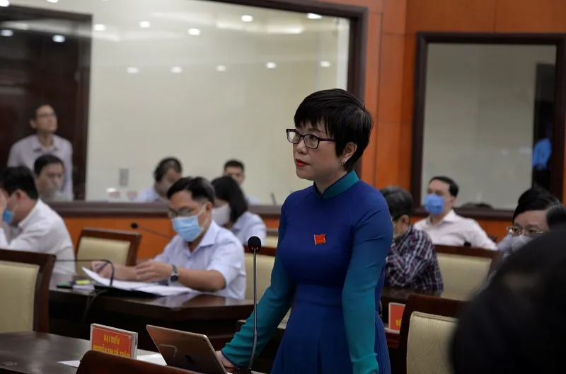 Đại biểu chất vấn việc 'đường Phạm Văn Đồng thành bar vỉa hè' ảnh 1