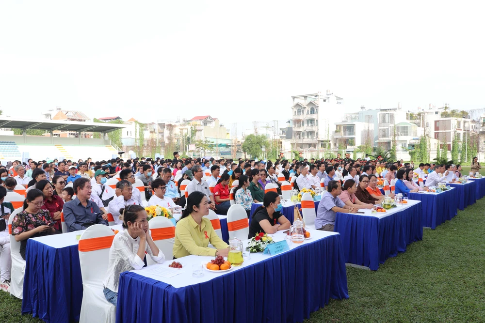 Đông đảo khách mời đến dự buổi Lễ hưởng ứng Tháng hành động quốc gia phòng chống HIV/AIDS năm 2023 và Ngày thế giới phòng chống AIDS 1-12-2023. Ảnh: ÁNH DƯƠNG Le-mit-tinh-phong-chong-HIV-AIDS-TPHCM (14).JPG