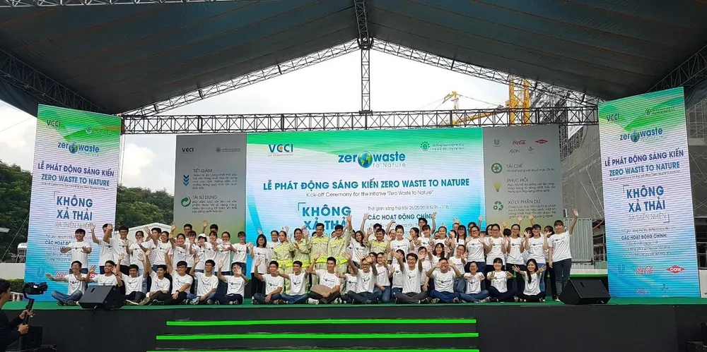 Câu chuyện thú vị về “cuộc sống thứ hai” của chai Coca-Cola VN ảnh 1