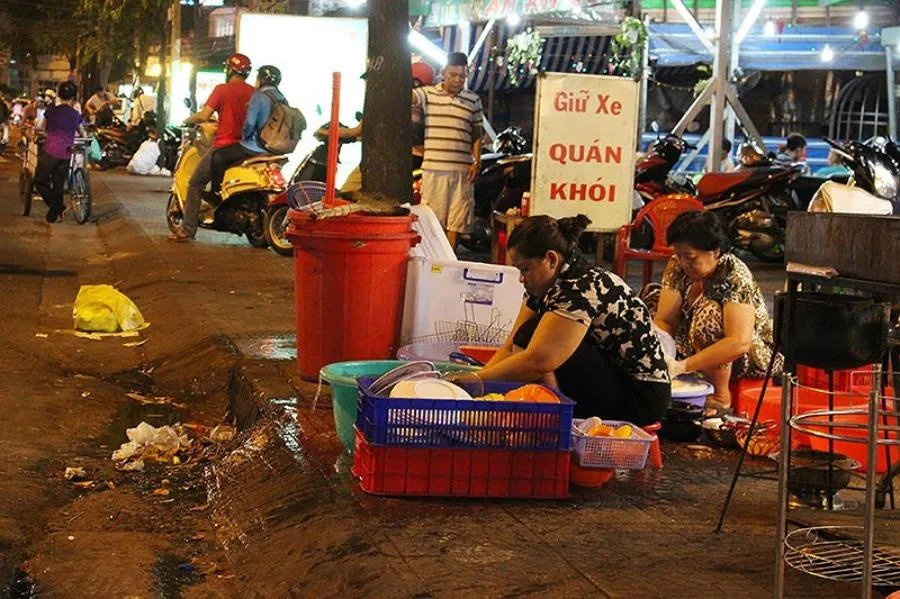 Không mang găng tay khi chế biến thức ăn sẽ bị phạt 1-3 triệu ảnh 2