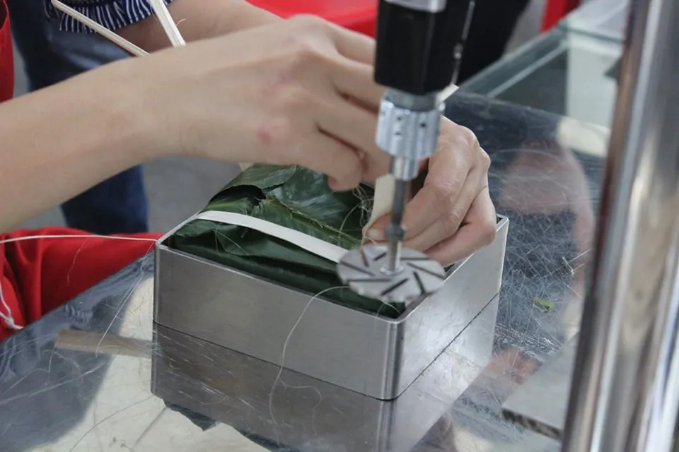 banh-chung-duoc-lam-may