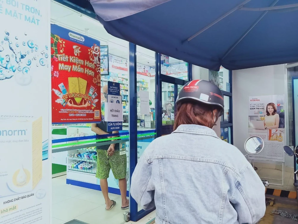 chay-hang-khau-trang-nuoc-rua-tay