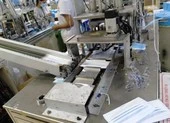 Khẩu trang 'xuyên thấu' giá 200.000 đồng hiệu quả tới đâu? ảnh 3 Kiểm tra đột xuất nơi sản xuất, kinh doanh khẩu trang