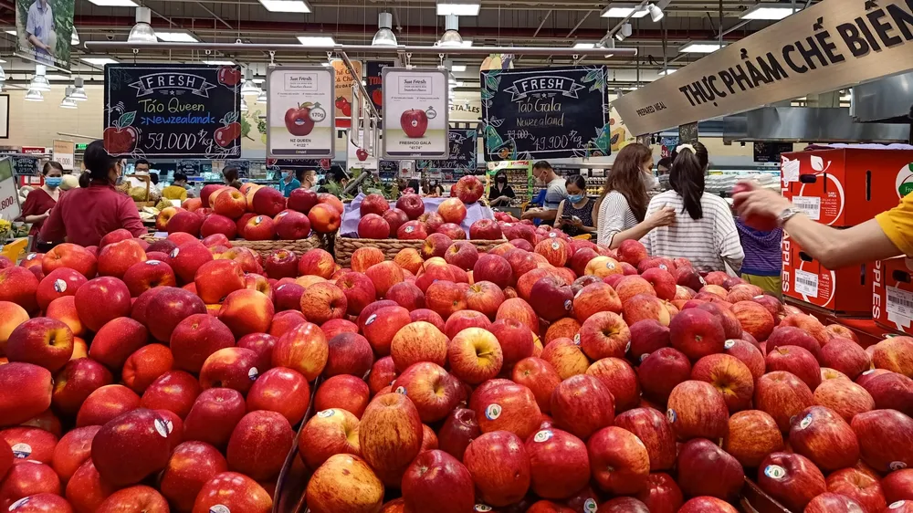 Ăn một quả táo hoặc uống một ly nước ép táo có thể giúp bạn tỉnh táo hơn để học tập, làm việc. ẢNH: HẠ QUYÊN Ăn một quả táo hoặc uống một ly nước ép táo có thể giúp bạn tỉnh táo hơn để học tập, làm việc. ẢNH: HẠ QUYÊN