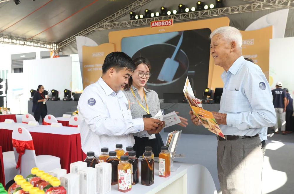 Các sản phẩm chế biến từ trái cây nhiệt đới của Việt Nam đang được thị trường trong và ngoài nước đón nhận. Ảnh: THU HÀ