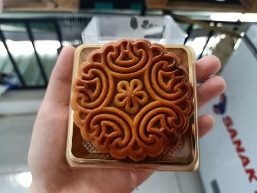 Chi phí đầu vào cao nên giá bánh trung thu năm nay cũng phi mã. Ảnh: THU HÀ Chi phí đầu vào cao nên giá bánh trung thu năm nay cũng phi mã. Ảnh: THU HÀ