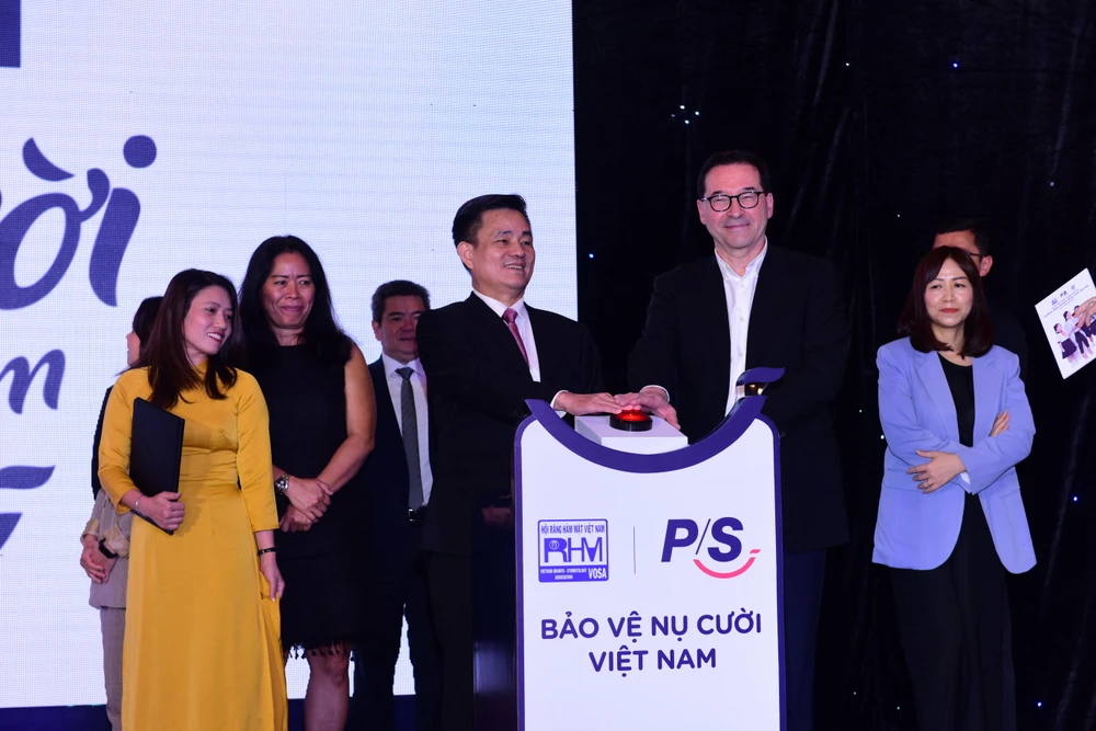 Hội Răng Hàm Mặt Việt Nam ký kết hợp tác cùng P/S tiếp nối hành trình bảo vệ nụ cười Việt. ẢNH: NGUYÊN HÀ