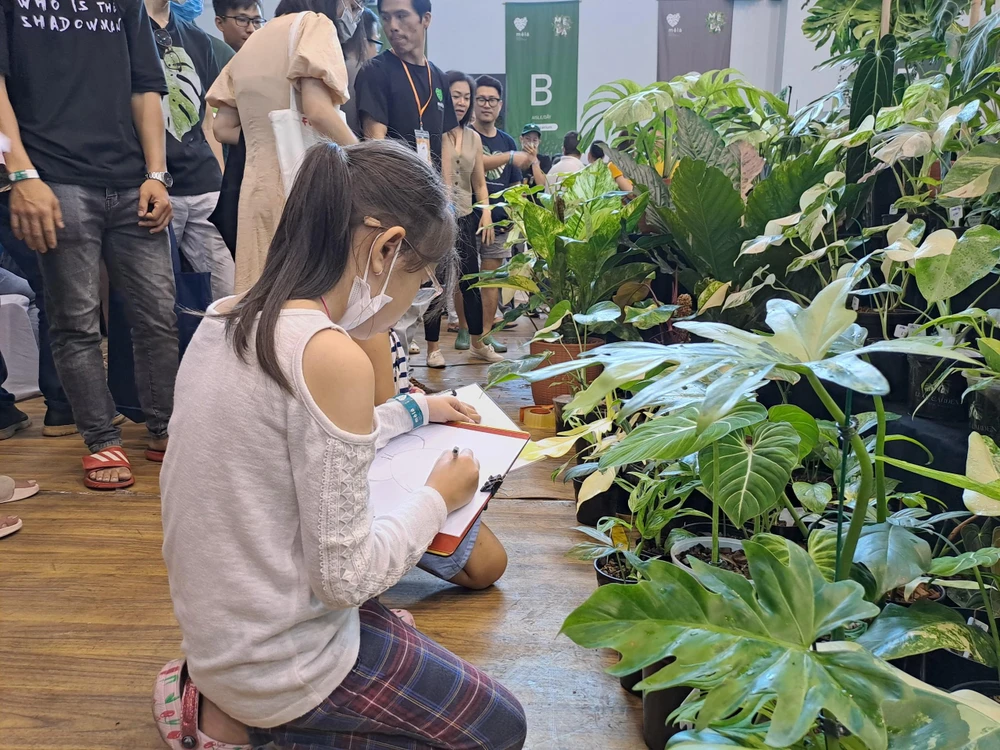 Triển lãm thu hút nhiều khách tham quan. Ảnh: THU HÀ