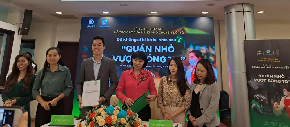 Hội LHPN TPHCM kết hợp cùng Gojek hỗ trợ các doanh nghiệp vừa, nhỏ và siêu nhỏ do phụ nữ làm chủ, để chuyển đổi số. ẢNH: THU HÀ Hội LHPN TPHCM kết hợp cùng Gojek hỗ trợ các doanh nghiệp vừa, nhỏ và siêu nhỏ do phụ nữ làm chủ, để chuyển đổi số. ẢNH: THU HÀ